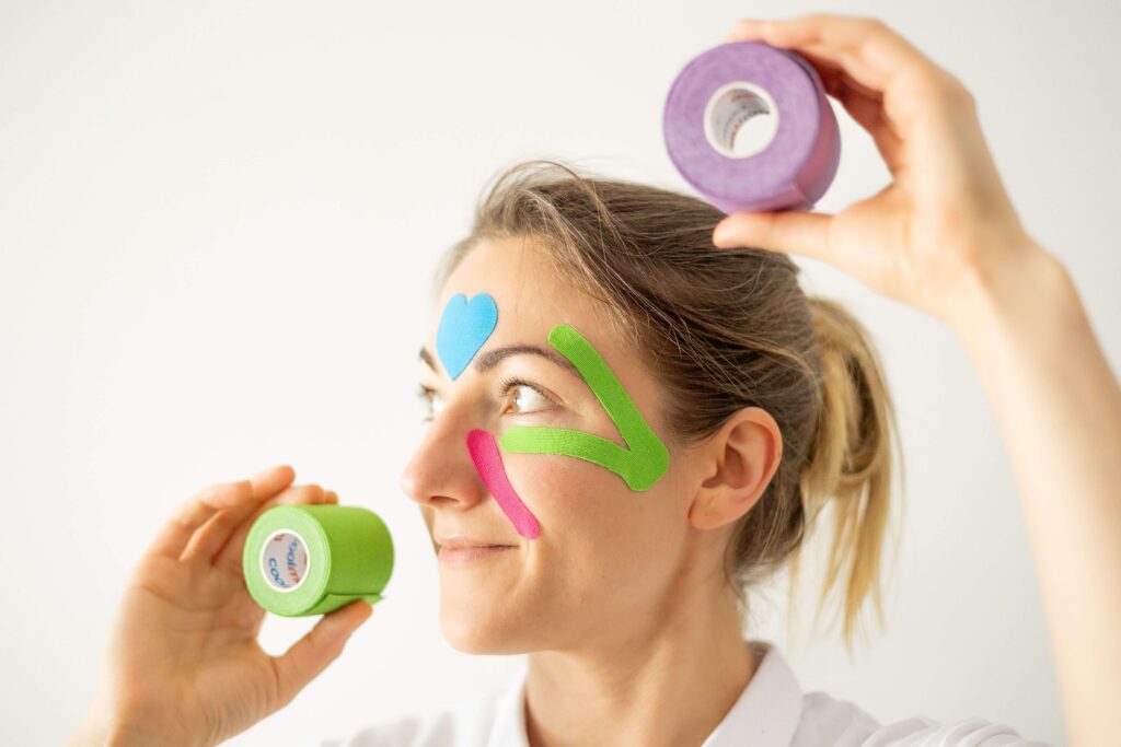 kinesiotaping estetyczny twarzy